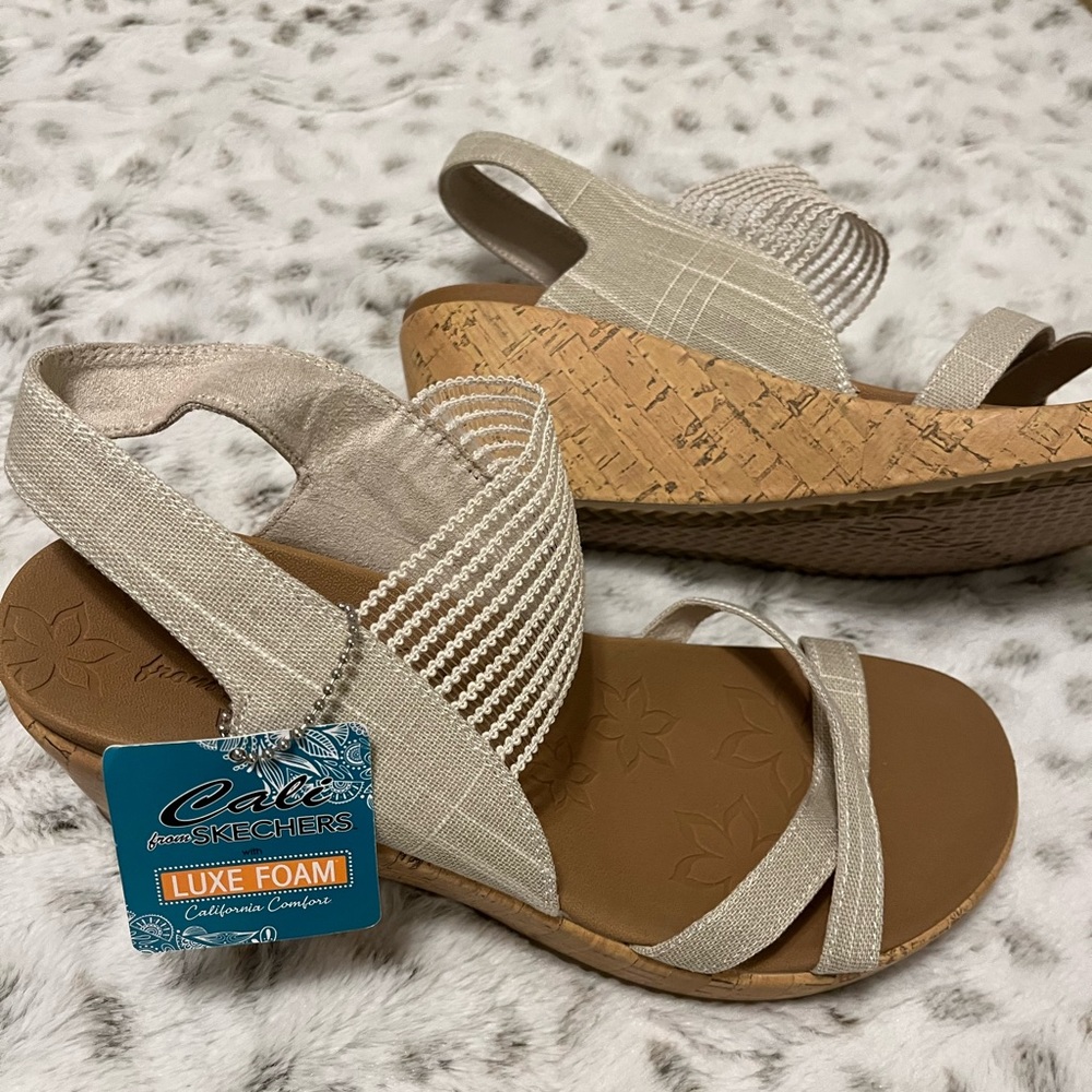 Vegan Skechers wedges, size 10, never worn! colors: neutral linen and cork